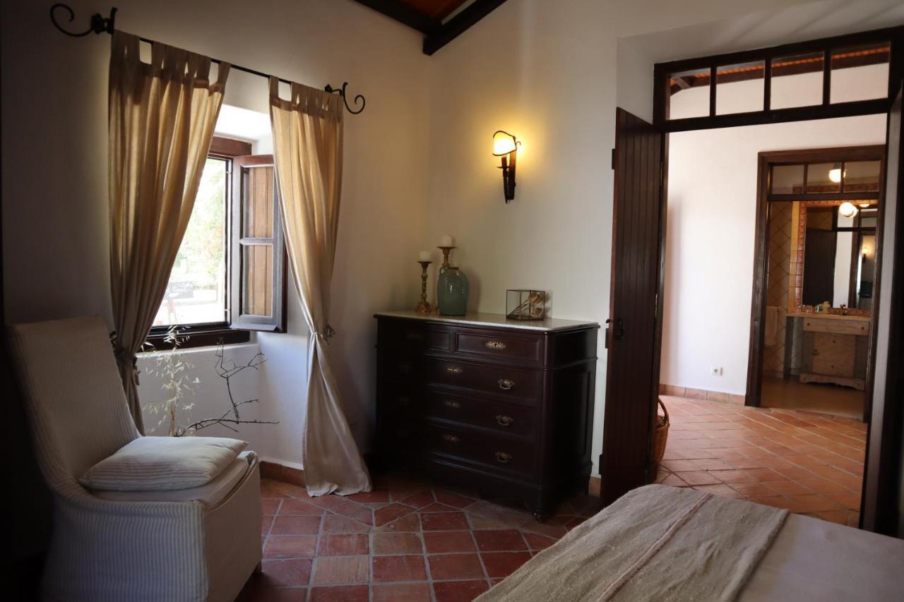 Os Agostos Bed & Breakfast Exterior foto